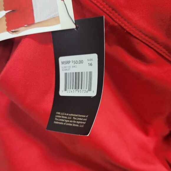 The Limited Scalloped Tailored‎ Short Scarlet Size 16 - Picture 9 of 9